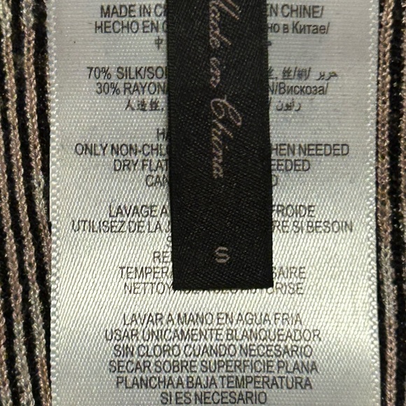 BCBGMAXAZRIA TOP. Black with pink/beige pattern - Picture 5 of 7